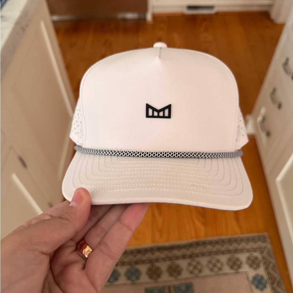 NWOT white ropes bull Melin hat- size classic